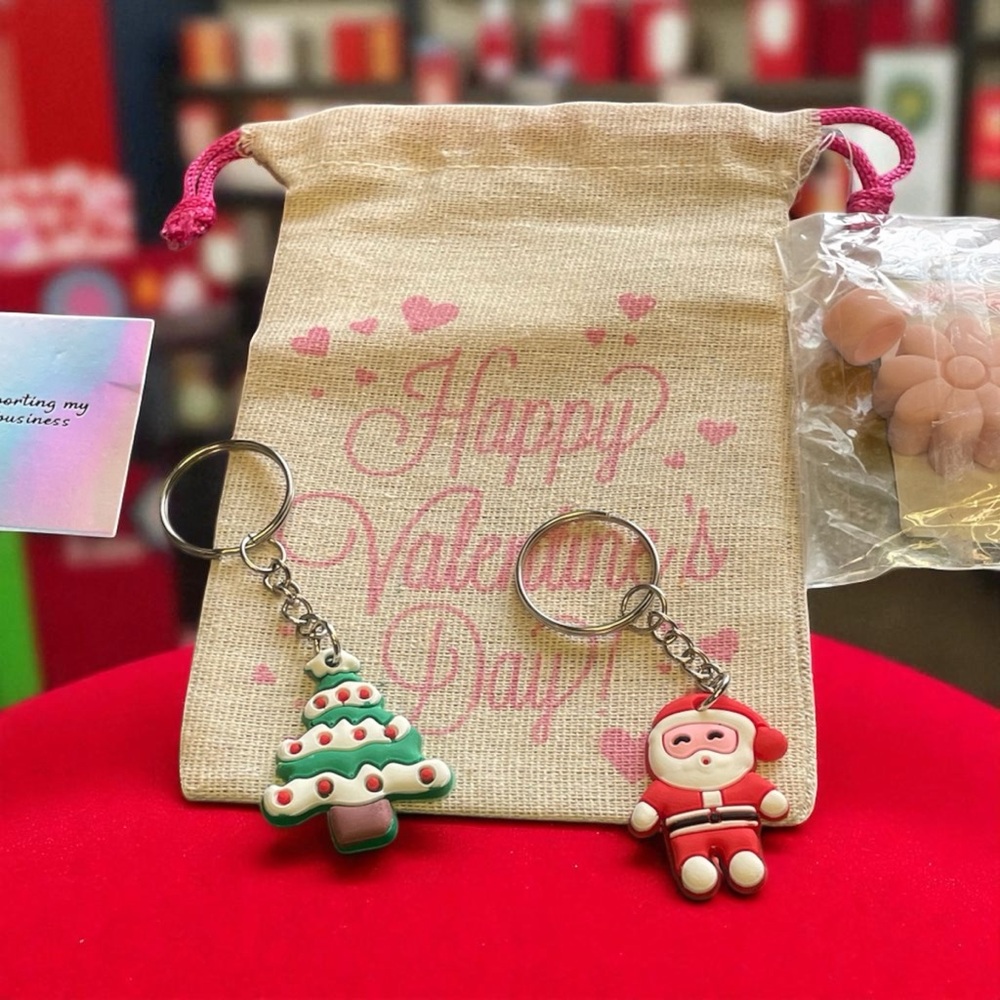 Holiday Tree and Santa Keychains valentine gift bag and thank you card bundle